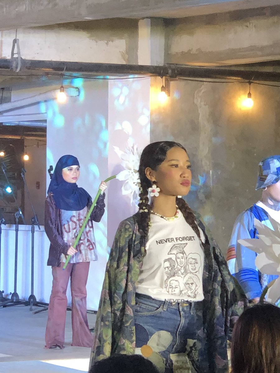 SIBOL SOCIETY: FASHION AGAINST FASCISM

To end, Calix and the audience chants "NEVER AGAIN TO MARTIAL LAW".

We will never be tired of calling for justice and fighting against fascism! 

#ML50
#SibolSociety
#PeopleNotProfit
#GlobalClimateStrike