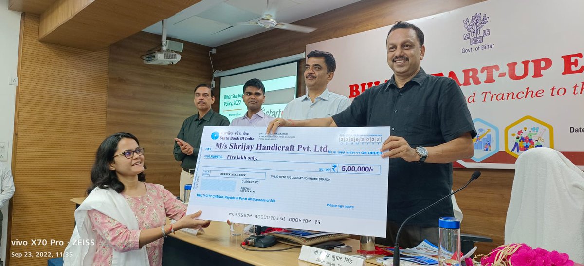 IndustriesBihar's tweet photo. Shri Vivek Kumar Singh, Development Commissioner, Govt of Bihar and Shri Sandeep Poundrik, Pricipal Secretary,Dept of Industries, Govt of Bihar handed over the cheques to the Beneficiaries at the Start-up Event.
#BiharStartUps
#SayYesToStartUp
#BiharIndustriesDept
@samirmahaseth_ https://t.co/Vnd1Qh8gZK