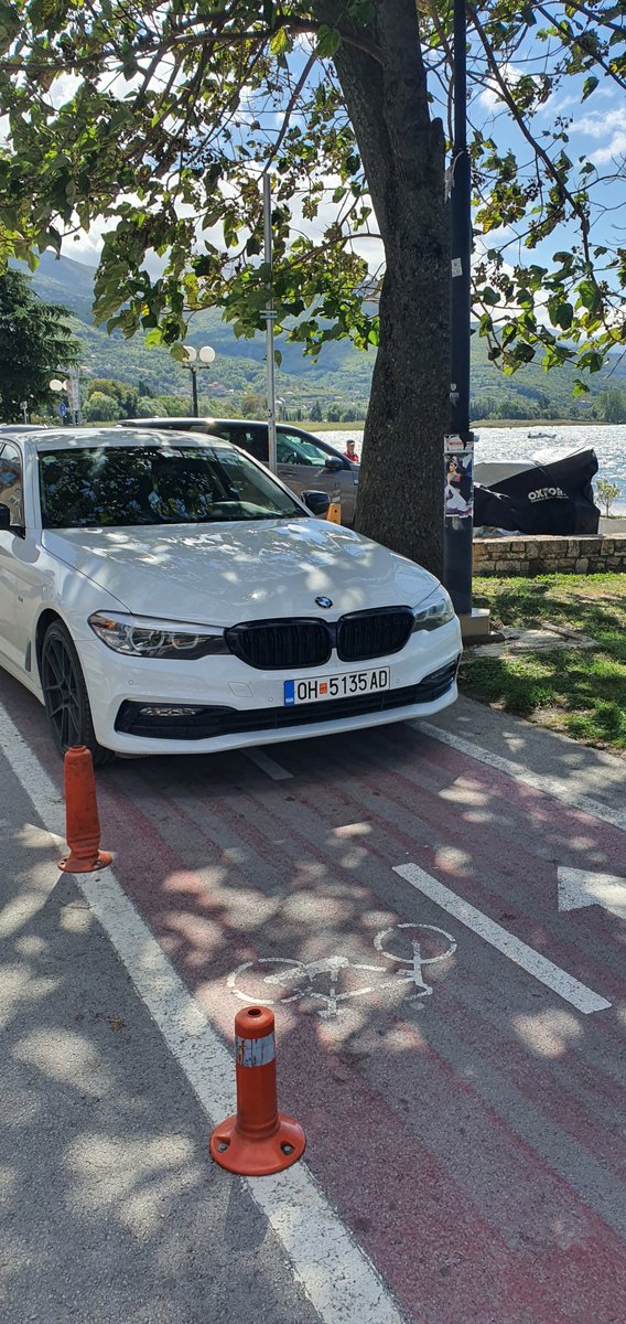 _Luna_1979's tweet photo. Во Охридче веројатно има една вело патека...
#наточак #mkfail https://t.co/du00HPZB84