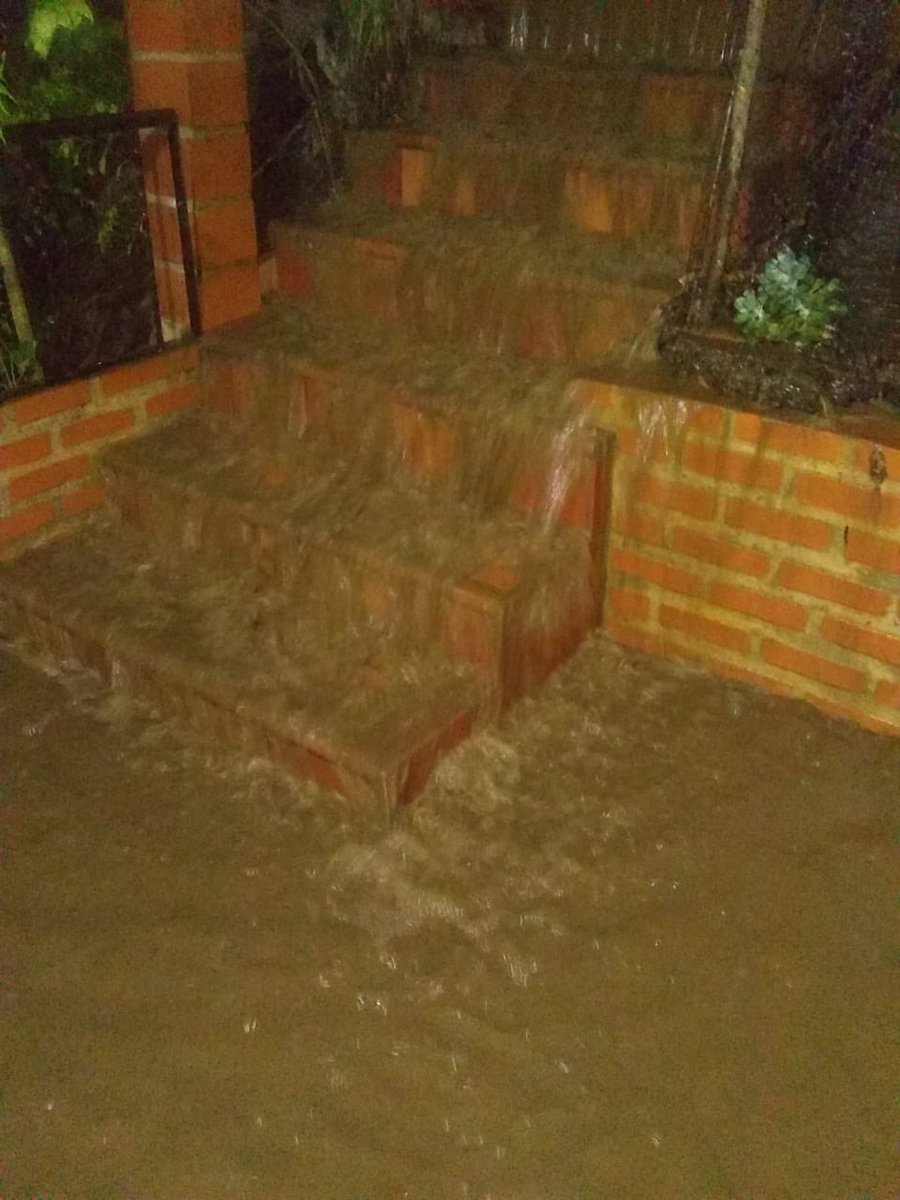 AlejaLopera's tweet photo. En la vereda La Veta, Copacabana se ha desbordado la quebrada a la altura de la escuela, 3 veces en el último mes, generando inundaciones y daños en viviendas @ObrasAntioquia @Alcaldiacopa necesitamos soluciones definitivas, preocupa cada vez q llueve https://t.co/gep81QIojY