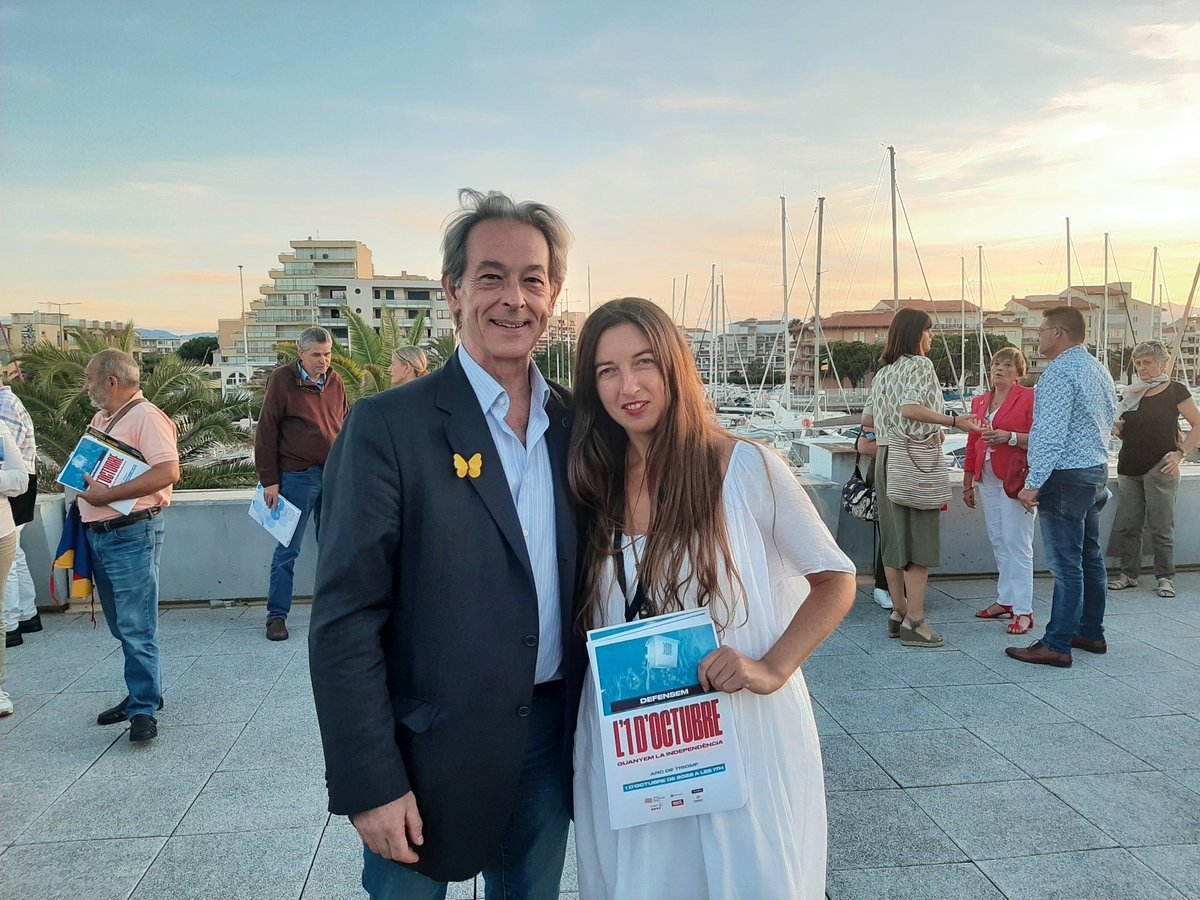 VctorHerrero5's tweet photo. ✔Demà farà una setmana des que la #JuntaRectora del @CLxR_Vilafranca vam signar la Carta de Compromís 📄 a l'acte del @ConsellxRep a Canet de Roselló #CatalunyaNord . #Catalunya @ARepresentants https://t.co/RErXy4gk1i