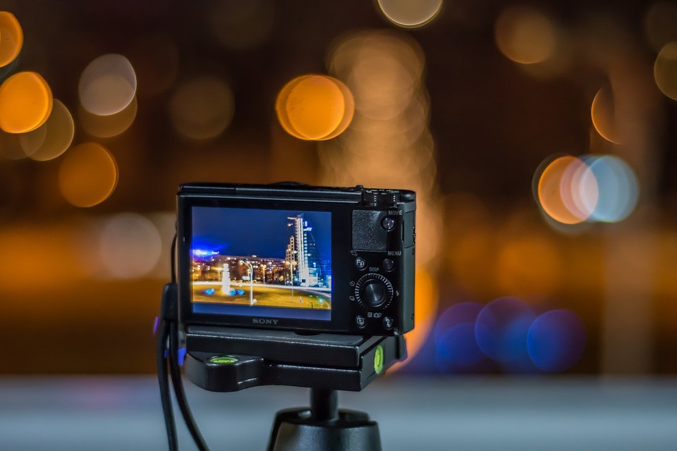 Fotografie-Kurse 
Bilder sagen mehr als tausend Worte. Lassen Sie Ihre Bilder in einem Kurs zur Landschaftsfotografie, Citylights (Leverkusen zur blauen Stunde) oder einem Fotoworkshop im Kölner Zoo entstehen. Infos und Anmeldung unter vhs-leverkusen.de
