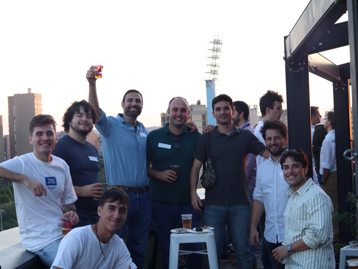 Hiberus's tweet photo. 🎉 ¡Ayer se celebró el #DataSummit2022!
Un evento interno de todo el equipo de Data en el que se compartieron charlas inspiradoras, casos de éxito y grandes momentos juntos.
¡Ya son más de 130 profesionales en el equipo y el crecimiento es imparable! 📈 https://t.co/h9l6AmjKx2