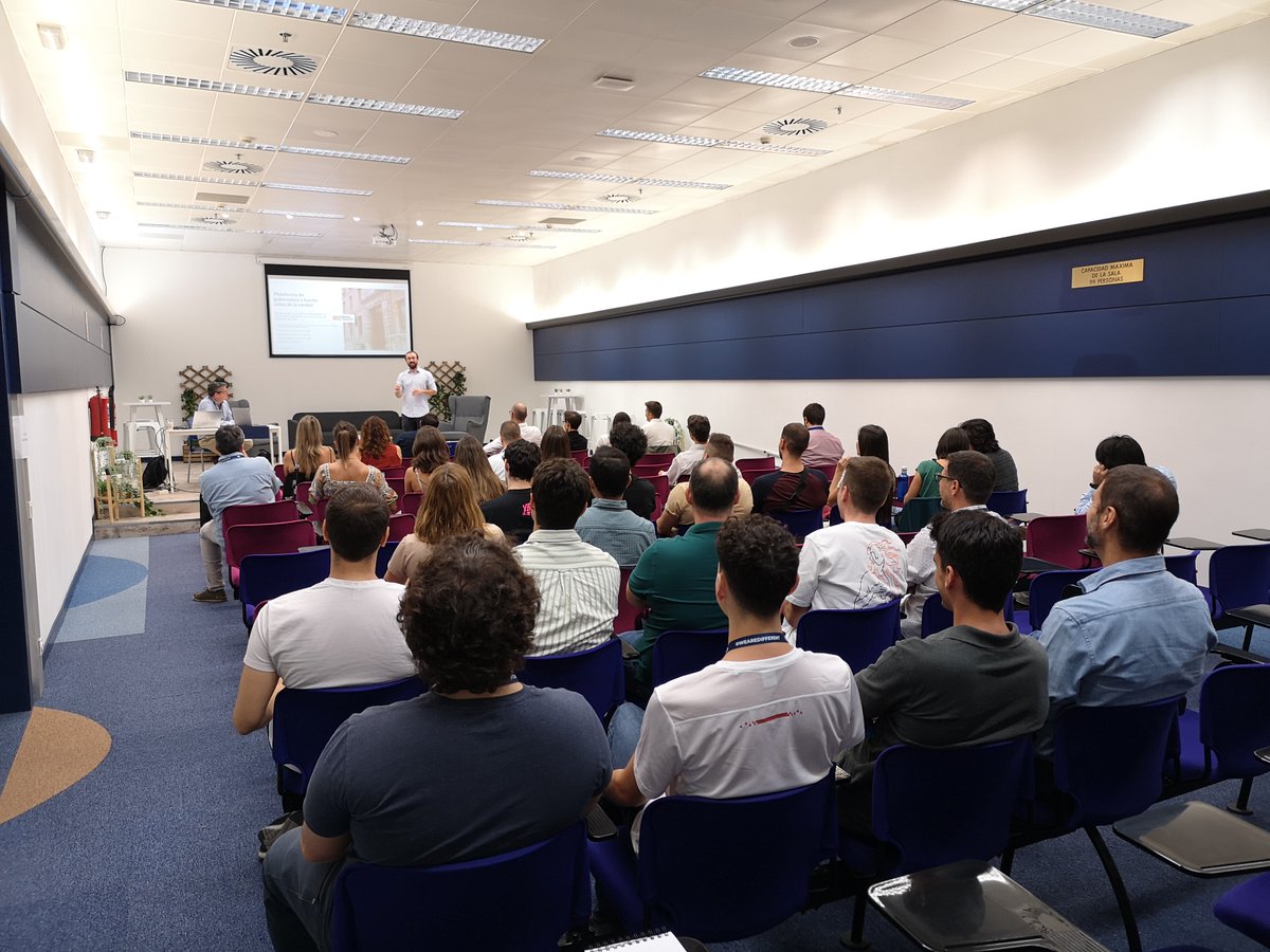 Hiberus's tweet photo. 🎉 ¡Ayer se celebró el #DataSummit2022!
Un evento interno de todo el equipo de Data en el que se compartieron charlas inspiradoras, casos de éxito y grandes momentos juntos.
¡Ya son más de 130 profesionales en el equipo y el crecimiento es imparable! 📈 https://t.co/h9l6AmjKx2