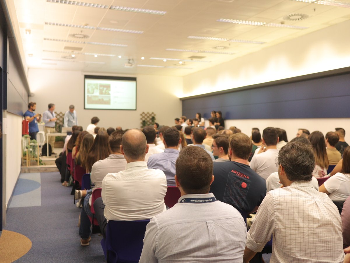 Hiberus's tweet photo. 🎉 ¡Ayer se celebró el #DataSummit2022!
Un evento interno de todo el equipo de Data en el que se compartieron charlas inspiradoras, casos de éxito y grandes momentos juntos.
¡Ya son más de 130 profesionales en el equipo y el crecimiento es imparable! 📈 https://t.co/h9l6AmjKx2