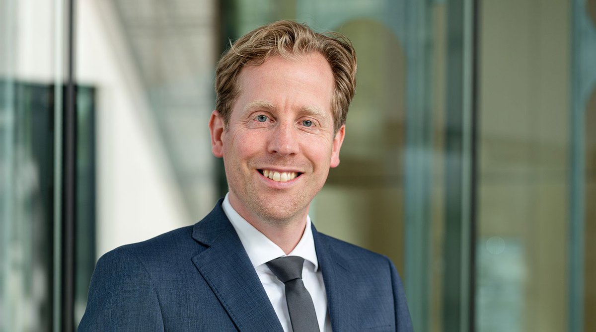 Goed gesprek in #Ede met vertegenwoordigers van het lokaal netwerk <a href="/VVD_VenV/">VVD Vallei en Veluwe</a> en ‘onze’ staatssecretaris van Defensie <a href="/cavandermaat/">Christophe van der Maat</a>. Dank voor je komst!