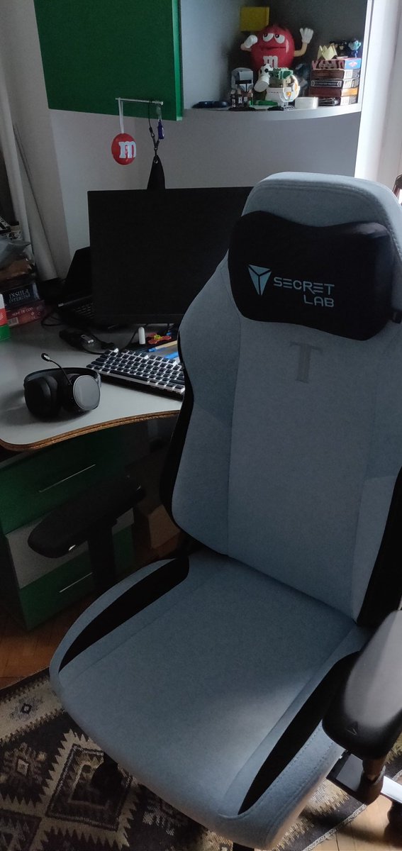 AdrianCopoiu's tweet photo. @secretlabchairs 💺 https://t.co/8kRACmSDof