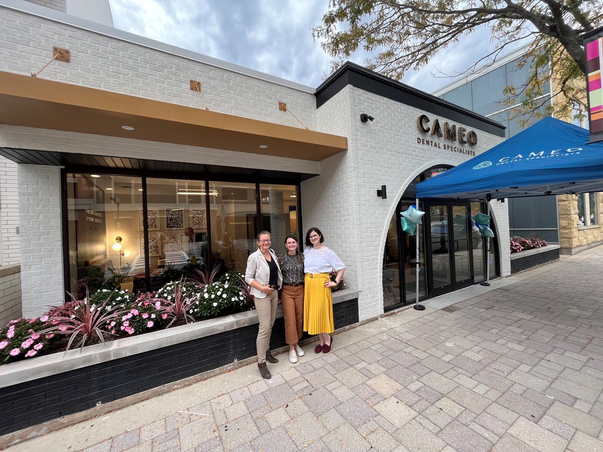 APEXDB's tweet image. Congratulations to our friends at @cameoendo ! Last night, we celebrated the Grand Opening of their new 3,000 SF dental office in Elmhurst. Check it out!

#ApexDesignBuild #Apex #Architecture #Design #Dental #DentalOffice  #ExteriorDesign #InteriorDesign  #CameoDentalSpecialists