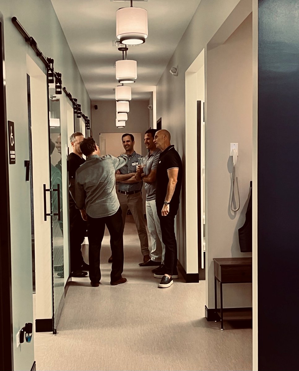 APEXDB's tweet image. Congratulations to our friends at @cameoendo ! Last night, we celebrated the Grand Opening of their new 3,000 SF dental office in Elmhurst. Check it out!

#ApexDesignBuild #Apex #Architecture #Design #Dental #DentalOffice  #ExteriorDesign #InteriorDesign  #CameoDentalSpecialists