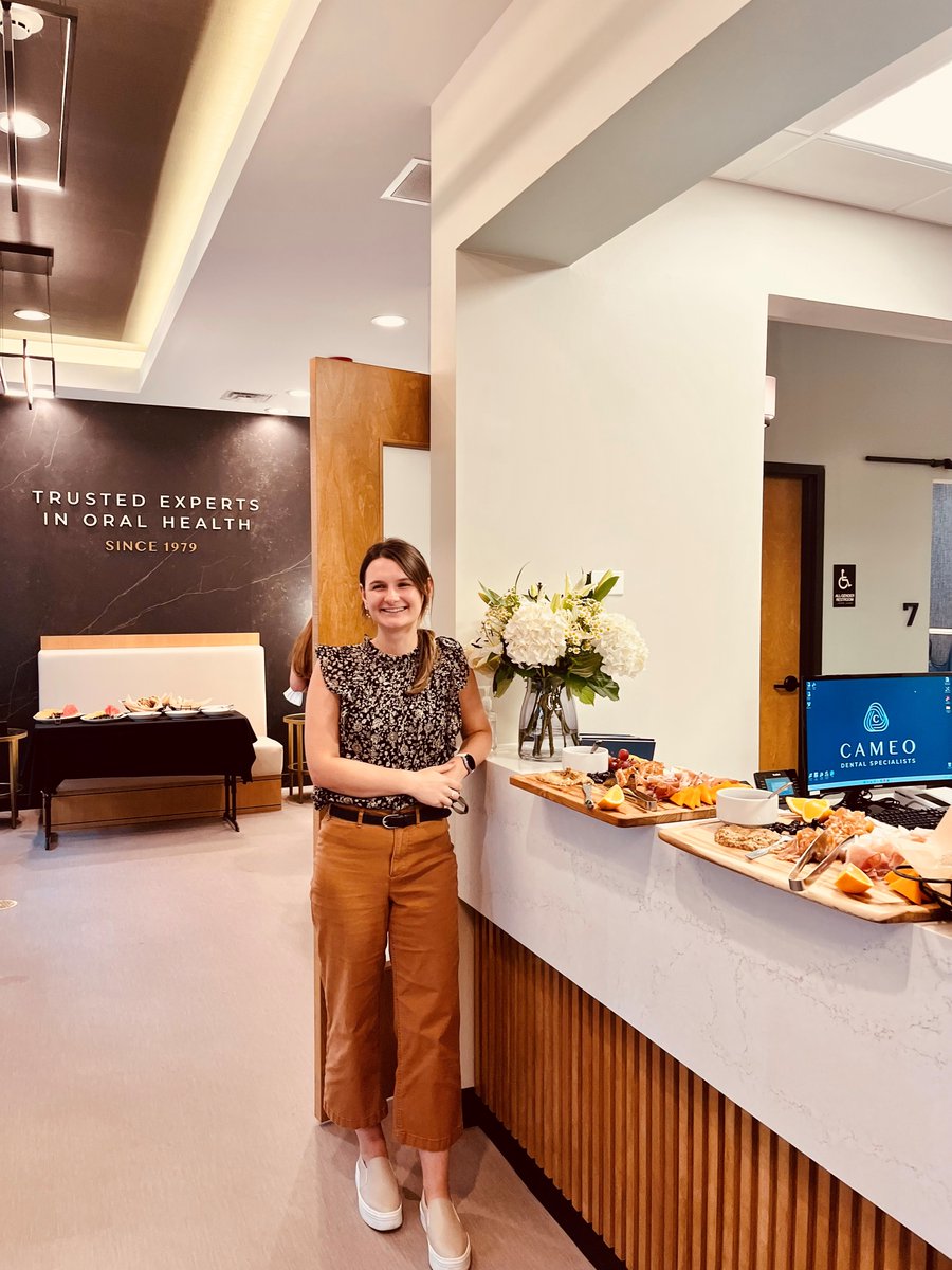 APEXDB's tweet image. Congratulations to our friends at @cameoendo ! Last night, we celebrated the Grand Opening of their new 3,000 SF dental office in Elmhurst. Check it out!

#ApexDesignBuild #Apex #Architecture #Design #Dental #DentalOffice  #ExteriorDesign #InteriorDesign  #CameoDentalSpecialists