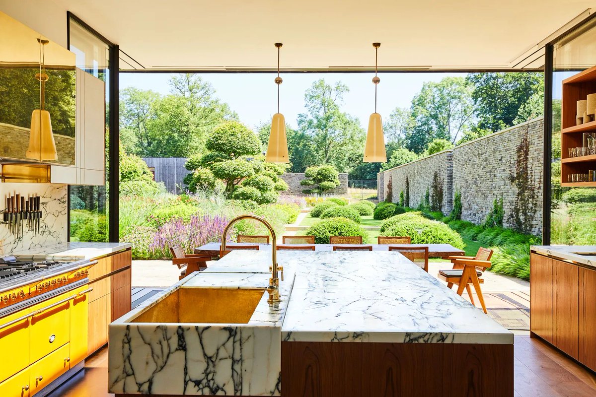 ArchDigest's tweet image. The glass walls of interior designer Peter Mikic’s kitchen can slide open for alfresco dining. Photos by Kate Martin.

Take a full tour of the sun-splashed Oxfordshire home here 👉 archdg.co/Nb0Mts3