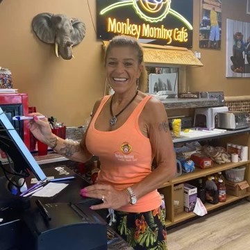 MonkeyMorning's tweet photo. Come wish Marney a happy birthday!  #birthday #haveamonkeymorning #daytonabeach #foodie #kingkongfoodiechallenge https://t.co/ulnQKXc1ii