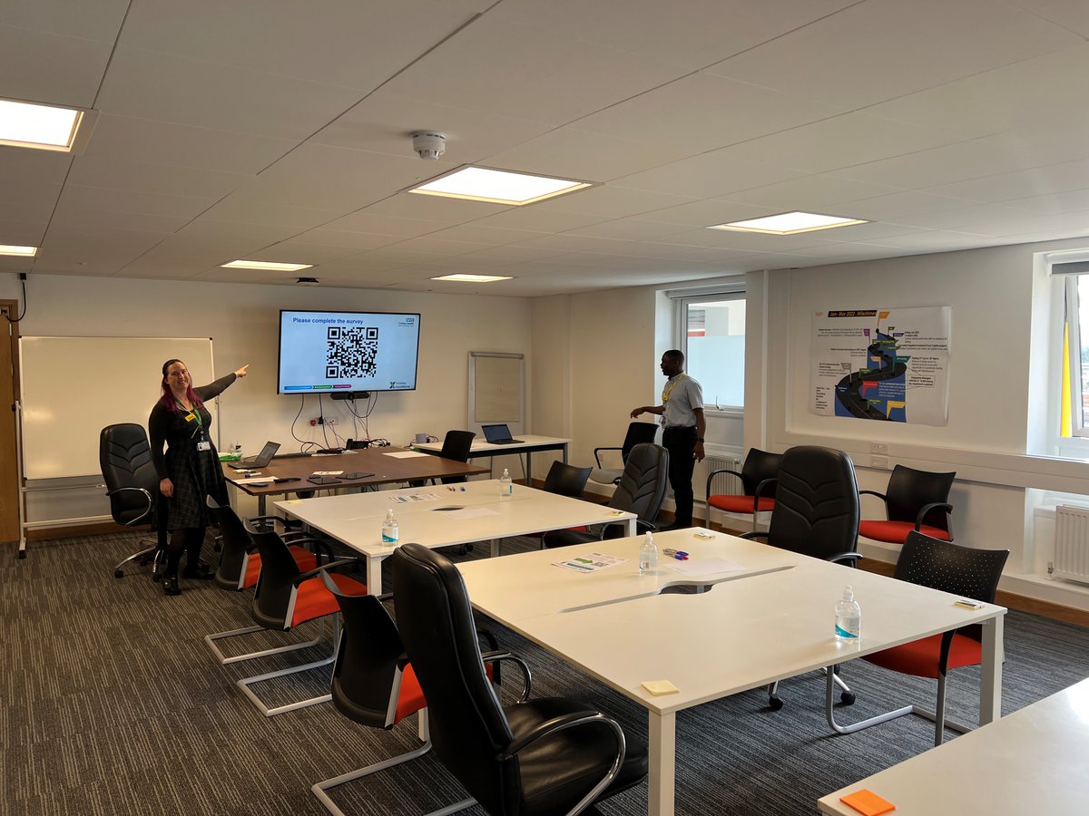 Ade999's tweet photo. Yesterday I managed to pop in to see how @Handover_Nurse was getting ready for a listening event for one of @FrimleyHealth biggest #transformation projects. Learning from our new Heatherwood Hospital opening will help shape future #Improvement #FutureFHFT https://t.co/zQV2d8h4Ld