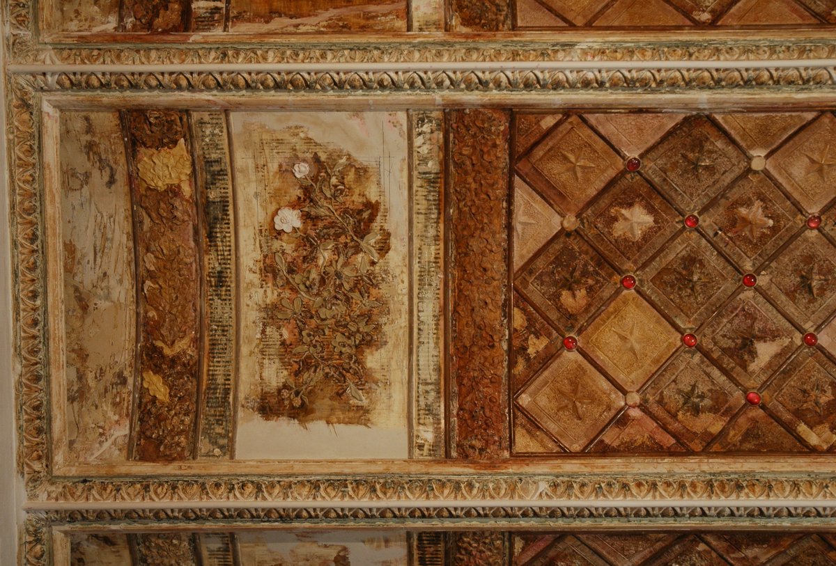 JohnCanningCo's tweet photo. Our team performed #DecorativeFinishes analysis & #Consulting for the Eisenhower Executive Office Building’s #Historic suite of rooms. We then #Restored & #Reinstated the #DecorativePainting & freehand #Artwork on the ceiling, cove, & cornice; #BeforeAndAfter shown here. #EEOB https://t.co/EoSoA7wHBo