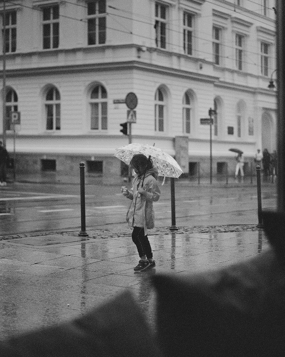 Patrisovic's tweet photo. it's a rainy day.

pentax sportmatic sp
super takumar 55mm f1.8
ilford xp2 super 400

#filmphotography #blackandwhitephotography #ilford #pentaxsportmatic #filmisnotdead #streetphoto #streetphotography https://t.co/ufLLuE5bjn