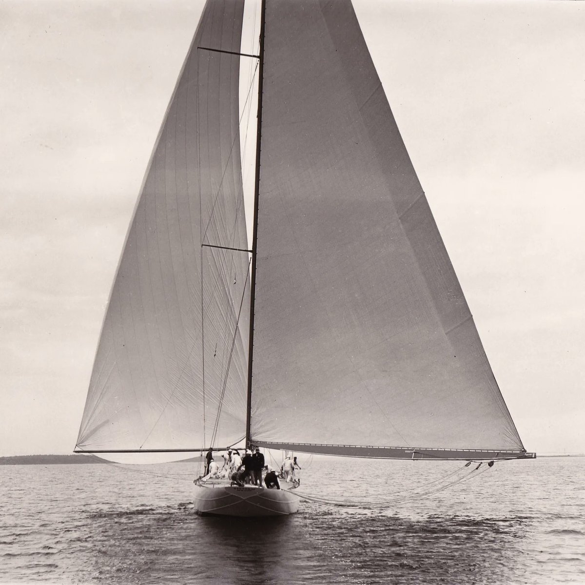 herreshoffmm's tweet photo. The Cup contender WEETAMOE (HMCo. #1147) was contracted for 93 years ago this week. In this photo taken by Tom Brightman, WEETAMOE runs before the wind... 

📸 HMM Archive

#CupDefender #CupDefenderCandidate #AmericasCup #JClass #JBoats #BristolRI #HMCo #Herreshoff https://t.co/xZ79E7kNVQ