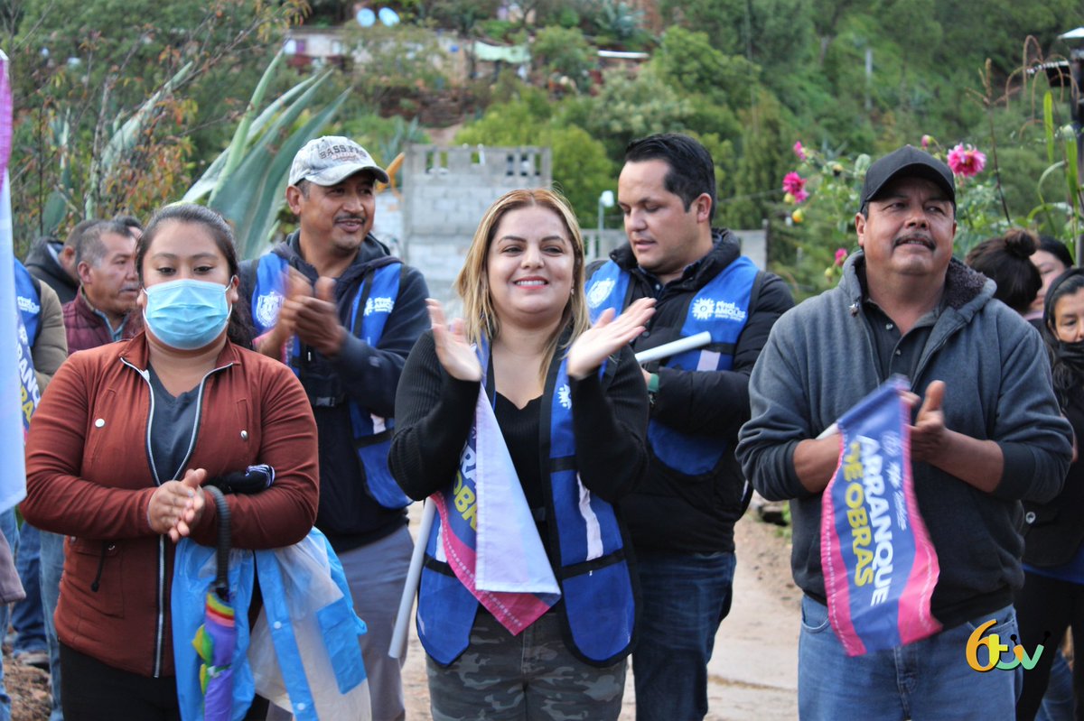 SEIStelevision's tweet image. 🎥 𝟲𝗧𝗩 | #Entérate ➡️ Lupita Ramírez Plaza arranca oficialmente la rehabilitación de calle en barrio “𝗟𝗮 𝗟𝗼𝗺𝗮” en 𝘿𝙚𝙧𝙧𝙖𝙢𝙖𝙙𝙚𝙧𝙤 𝙙𝙚 𝘽𝙪𝙘𝙖𝙧𝙚𝙡𝙞

•Con una inversión mayor a 400 mil pesos del programa FISMDF-2022 beneficiando a 369 habitantes 

#6TV