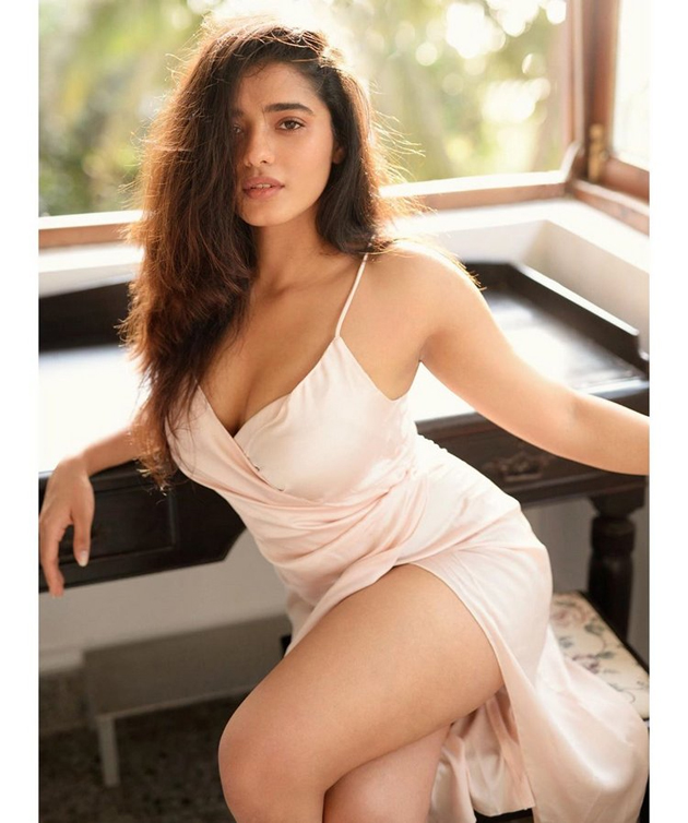 kranthirocks4's tweet photo. #Ketikasharma #kethikahot #kethikadevotees
Gorgeous kethika 🤎💘 https://t.co/JnpYP2Epvm