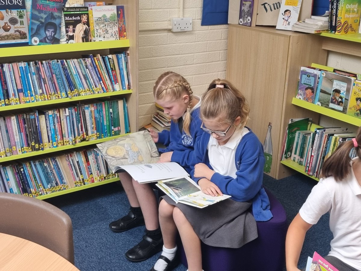 MissCTuplin's tweet photo. This afternoon for DEAR, 3T enjoyed choosing and sharing a book from the library 📚💜

@SpilsbyPrimary @InfinityAcad https://t.co/10jayJxObl