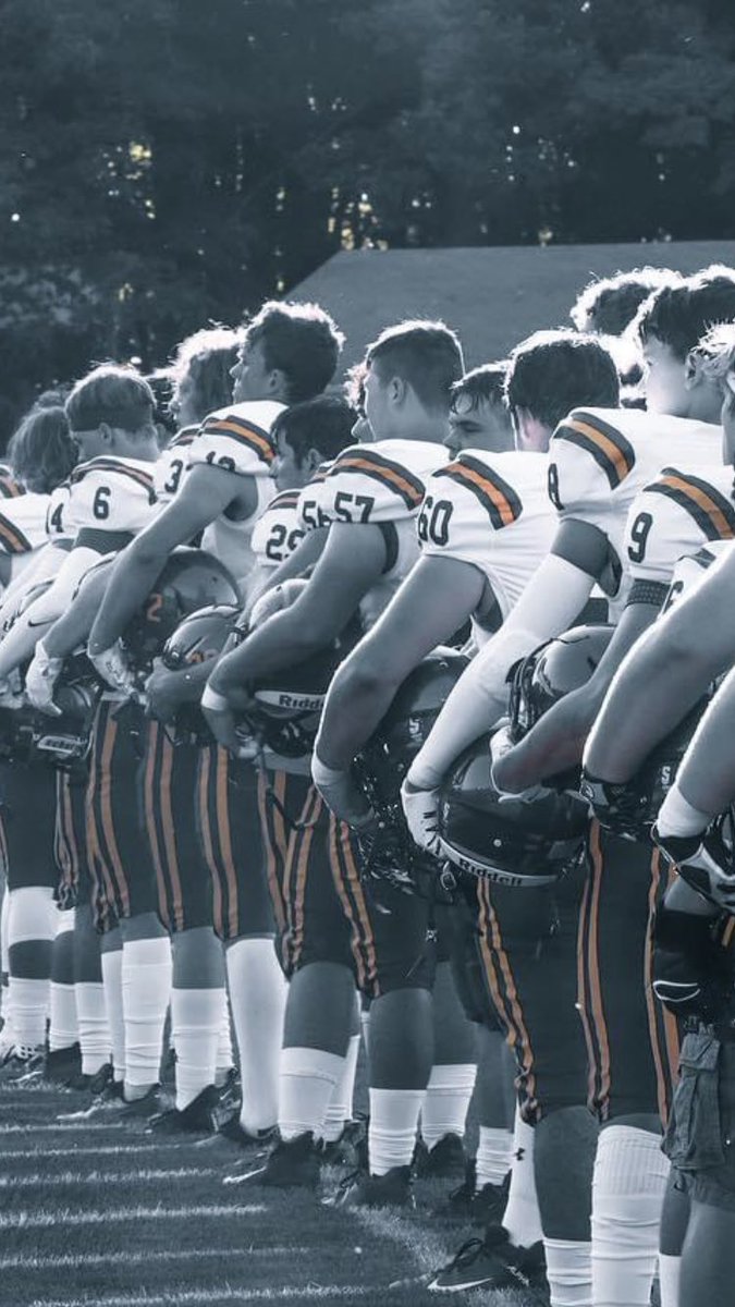 BlissfieldFB's tweet photo. 🏈 GAME DAY 🏈
#ROYALSTRONG https://t.co/HPIj0EErfx