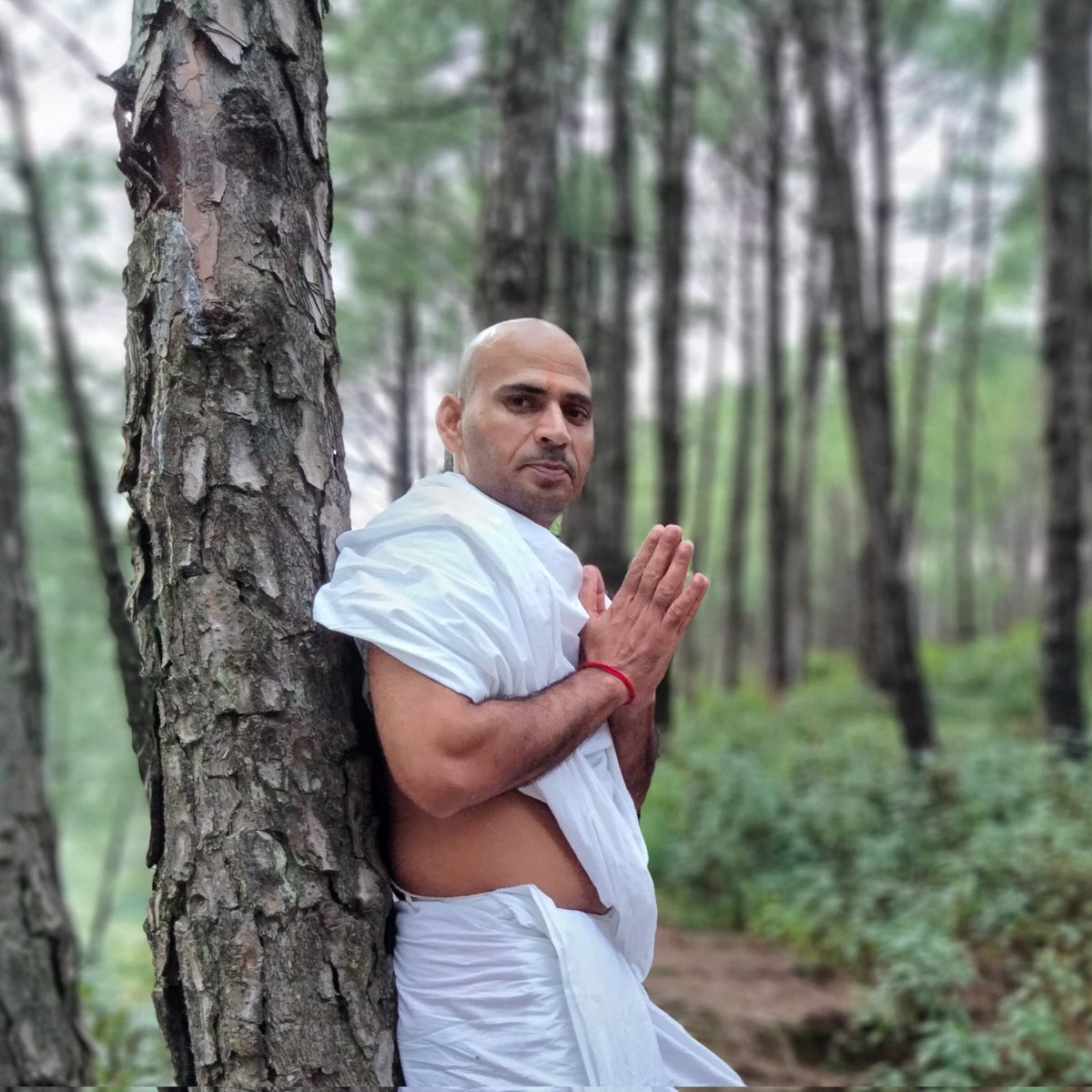 SatishPyb's tweet photo. अनन्यचेताः सततं यो मां स्मरति नित्यशः।
तस्याहं सुलभः पार्थ नित्ययुक्तस्य योगिनः।।

हे पृथानंदन !जो भक्त एक मना होकर मेरी भक्ति करता है और नित्य मेरा स्मरण करता है उसके लिए तो मैं बहुत ही सुलभ हूँ जो योगी नित्य युक्त होकर मेरा स्मरण करता है उसके लिए  सदा उपस्थित हूँ।। https://t.co/o9v9T1xGvU