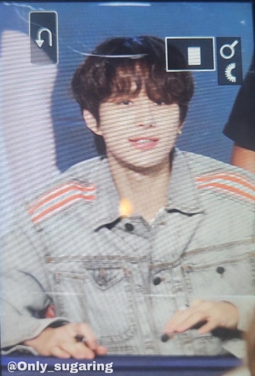 Only_Sugaring's tweet photo. 220923 질주 팝업 팬사인회 프리뷰
#정우 #JUNGWOO #NCT127 https://t.co/Q0l4MEvaO1