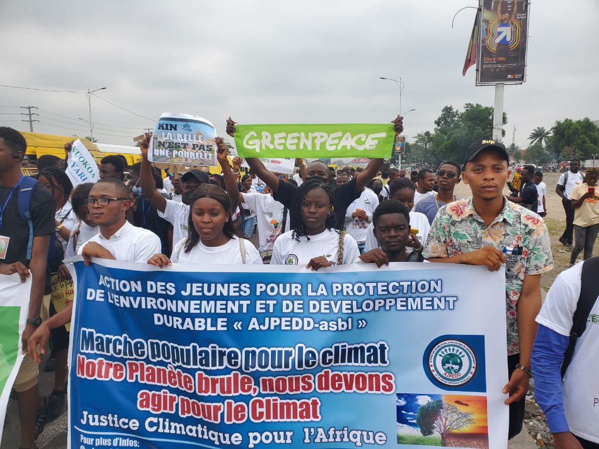 patmuamba's tweet photo. #DRC #Climatemarch #Precop27
Youth people asking the Congolese government to #STOP Fossil Fuel  in the Congo basin Forest. @Greenpeaceafric @RFIAfrique @Irenewabiwa @RaoulMons @350Africa @StanysBujakera @environews_rdc @afpfr @CAFISecretariat @NgwatoSabin https://t.co/6AkKKeQnpl