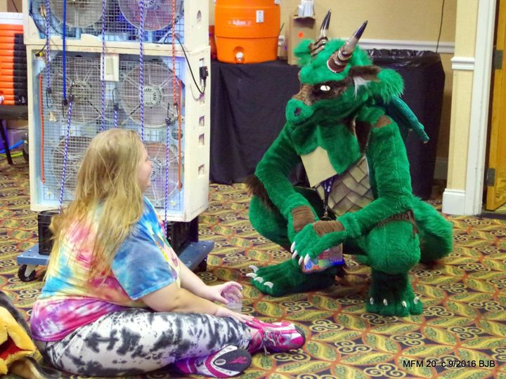 THE_BJBUTTONS's tweet photo. #fursuitfriday #mephit2016 @mephitfurmeet #mephitfurmeet #Mephit #mfm A conversation with a dragon #fursuit #fursuiter #fursuiting https://t.co/21BMtlCk8u