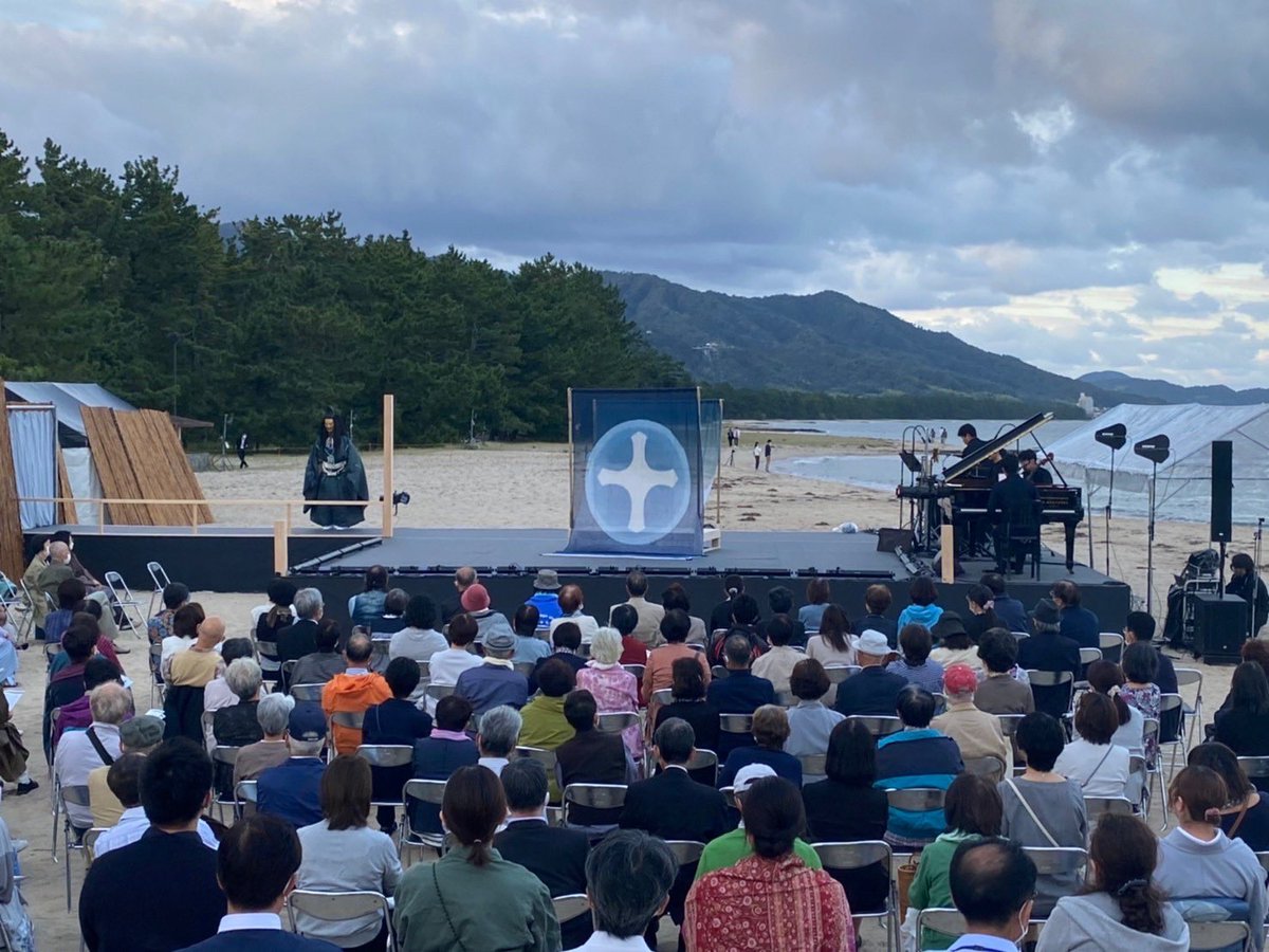 kawaken_pf's tweet photo. 9/21モノオペラ「GARASHA」天橋立2公演終演。
最高難度のアンサンブル曲でしたが、このメンバーだからこそ乗り越えられた素晴らしい経験でした。風もぴたりと止み、月夜が照らす海と波の音だけが聞こえる中での演奏はまさに幻想的で感動しました。
彩子さん、ありがとうございました‼️ https://t.co/koA898d3GN