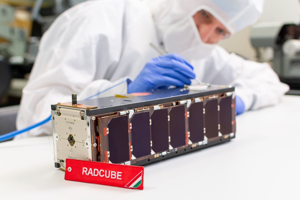 ESA_Tech's tweet photo. Magnetic technology more typically found in your smartphone or computer hard drive has been flight-tested aboard the shoebox-sized RadCube satellite, employed to help monitor #SpaceWeather in Earth orbit @imperialcollege #CubeSats https://t.co/5rUT3XNWRa https://t.co/ue2VopfauH