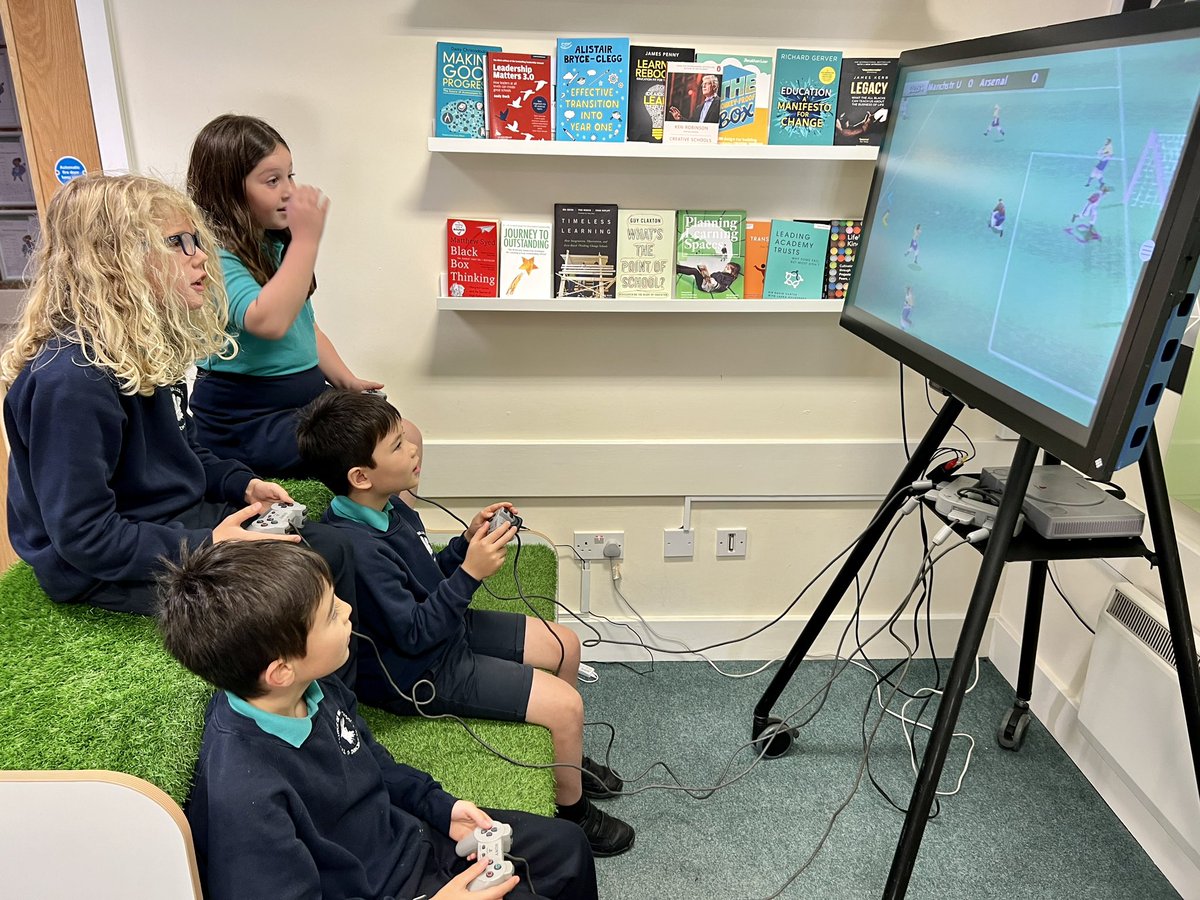 Nelkcarps's tweet photo. Never let it be said that we donโt teach the โClassicsโ here at @POWFS. #ComputingClub #LunchtimeLearning #PS1 @PlayStation https://t.co/n7Oy8kbFGU