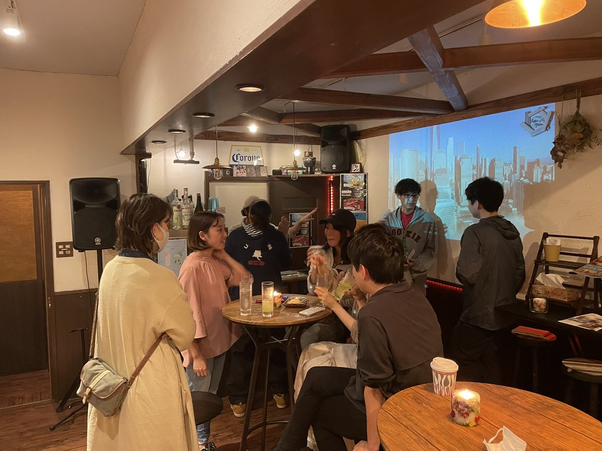 iwamu_waco's tweet photo. 岳温泉にきて、こういう熱々のコミュニティに混ざれると思わなかった。面白い人がいる場所に、面白い人が集まるなあ。場づくりだなあ〜としみじみ😂

スナックひかりと、恐るべし！ https://t.co/EwkkgJQmLE