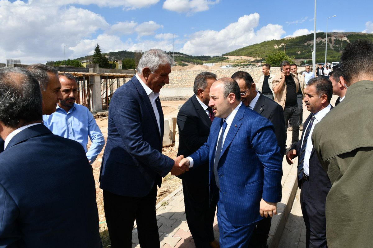 adiyamantso's tweet photo. Yönetim Kurulu Başkanımız Mustafa Uslu, Sanayi ve Teknoloji Bakanı Sn. Mustafa Varank ile birlikte Adıyaman OSB'de Demka Grubun yeni yatırım alanını inceleyerek GTC Güneş enerji panelleri üretim tesislerini gezdi.
@TOBBiletisim @RHisarciklioglu @varank @TCSanayi @metingunay02 https://t.co/ekKRpglQGu