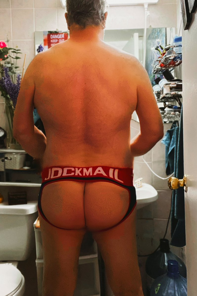 TadMoore8what's tweet photo. Strap in kids it’s gonna be a bumpy ride #jockbuttfrigay #JockbuttFriday #JockstrapFriday #JockButt #dumper #happilyvers #bigoldbooty #barebutt #fridaythots #gayaf #TeamPierced #TeamVers https://t.co/9bXUxGN29x