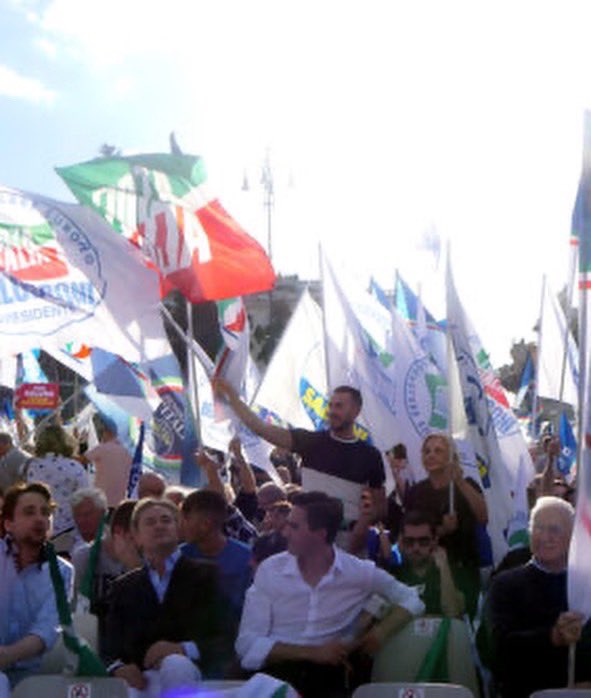 🔵🇮🇹 #PiazzadelPopolo ieri era gremita e per qualche ora si è trasformata nella Piazza azzurra del #CentroDestra Unito.

<a href="/forza_italia/">Forza Italia</a> <a href="/GruppoFICamera/">Gruppo FI Camera</a> #ElezioniPolitiche2022