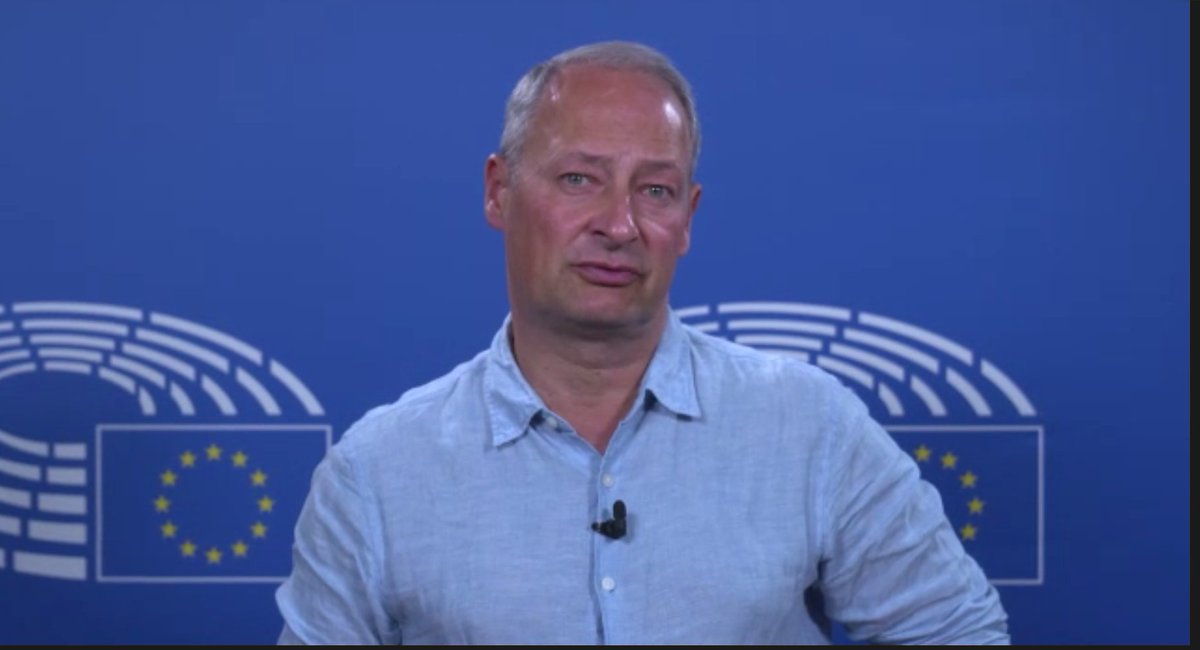 AVERE_EU's tweet photo. The video of MEP @SCHIEDER, rapporteur for the #EPBD at @Europarl_EN , opens the debate at our webinar by reminding us of the goal: fully decarbonised building in Europe by 2050. Which is why we need a regulation supporting #emobility and #grid integration #STEAMEvents https://t.co/CYzt3DHev6