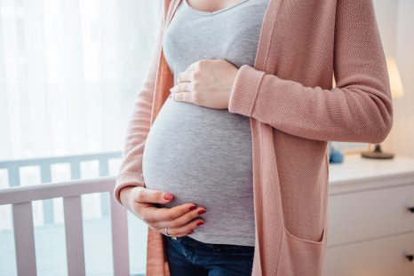 Inserm's tweet photo. #Cytomégalovirus : décryptage d'un mécanisme favorisant l'#infection chez la #femme #enceinte 

Ce virus est responsable d’infections le➕souvent bénignes, mais qui peuvent être dramatiques pour le fœtus lorsqu’il est contracté au cours de la #grossesse

➡️https://t.co/WJby4yDEq4 https://t.co/l7eAUD74tB