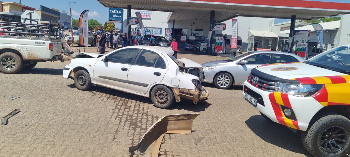 on Twitter "crash Serious accident Voortrekker rd in