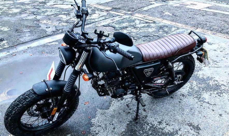 wkbikes's tweet photo. Jed's WK Scrambler looking cool in a London car park. 

Comes in 50cc or 125cc, and colour choice of stealthy black or classy grey. 

Includes 2 year warranty. Find your local dealer at https://t.co/I1SinFcAZP https://t.co/VDMlOpCTjV