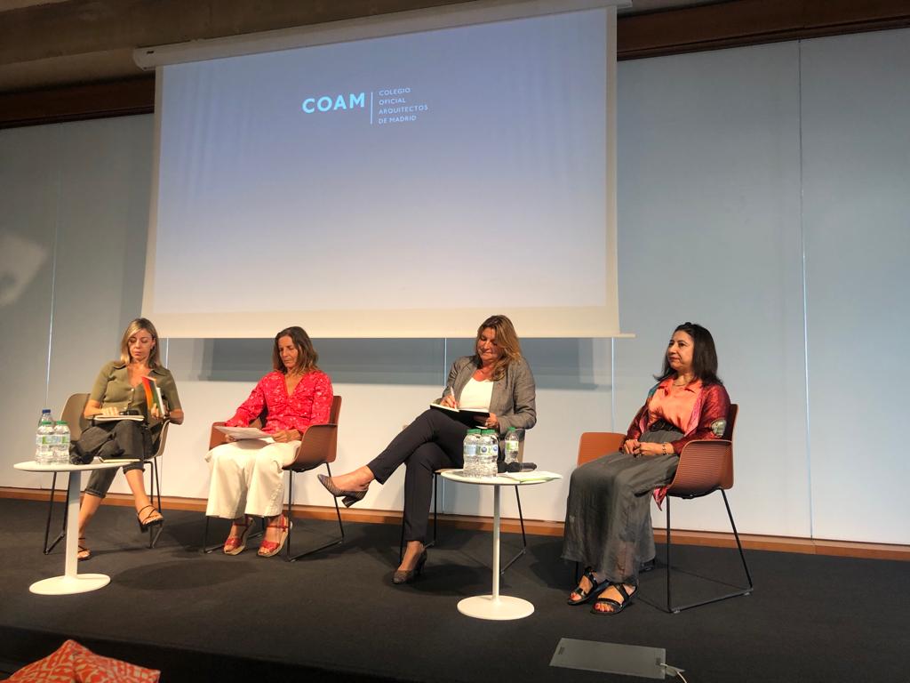ClusterAeice's tweet photo. 👋 La relación entre #arquitectura y #salud ha protagonizado la jornada "100 años de vida con salud" organizada hoy por @COAMadrid @ComunidadMadrid @OASaludable a la que hemos asistido con mucho interés 👌

👉 https://t.co/X4CJhemwue https://t.co/urpqdYee2S