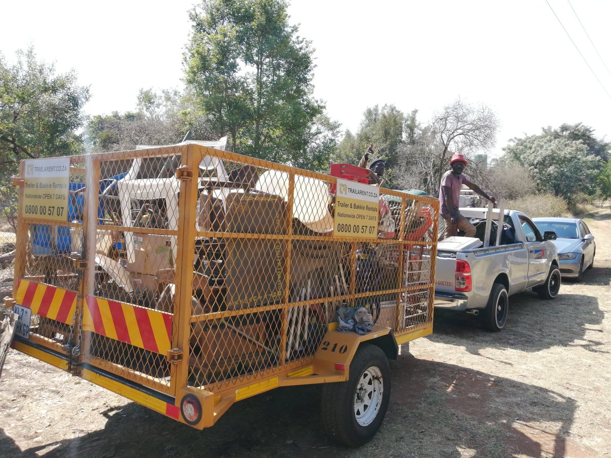 FManenzhe's tweet photo. #Number_02
Double load to Monument Park❗❗💪💯
Pretoria North to Monument Park!!
Bakkies and trailers for hire, you can call or whatsapp 0723932380.
We do both short and long distances.
#Ndi_Tshilidzi_Na_Tshilidzi🙌
#The_Transport_Guru💀
#FManenzheOnDuty✊
#F_Manenzhe_Transport https://t.co/wPWOeyoN89