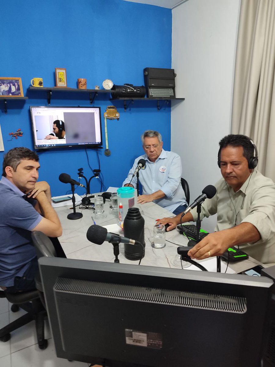 DoFilippelli's tweet photo. Filippelli, agora pela manhã, debatendo sobre os condomínios no DF. No programa Política &amp; Condomínio, com Marcelo Tarrafas. Todas as leis relacionadas aos condomínios, no DF, foram de autoria ou coautoria de Filippelli, de 1994 a 1998. Agora para distrital, Filippelli 15151. https://t.co/FxCSxyrPeZ