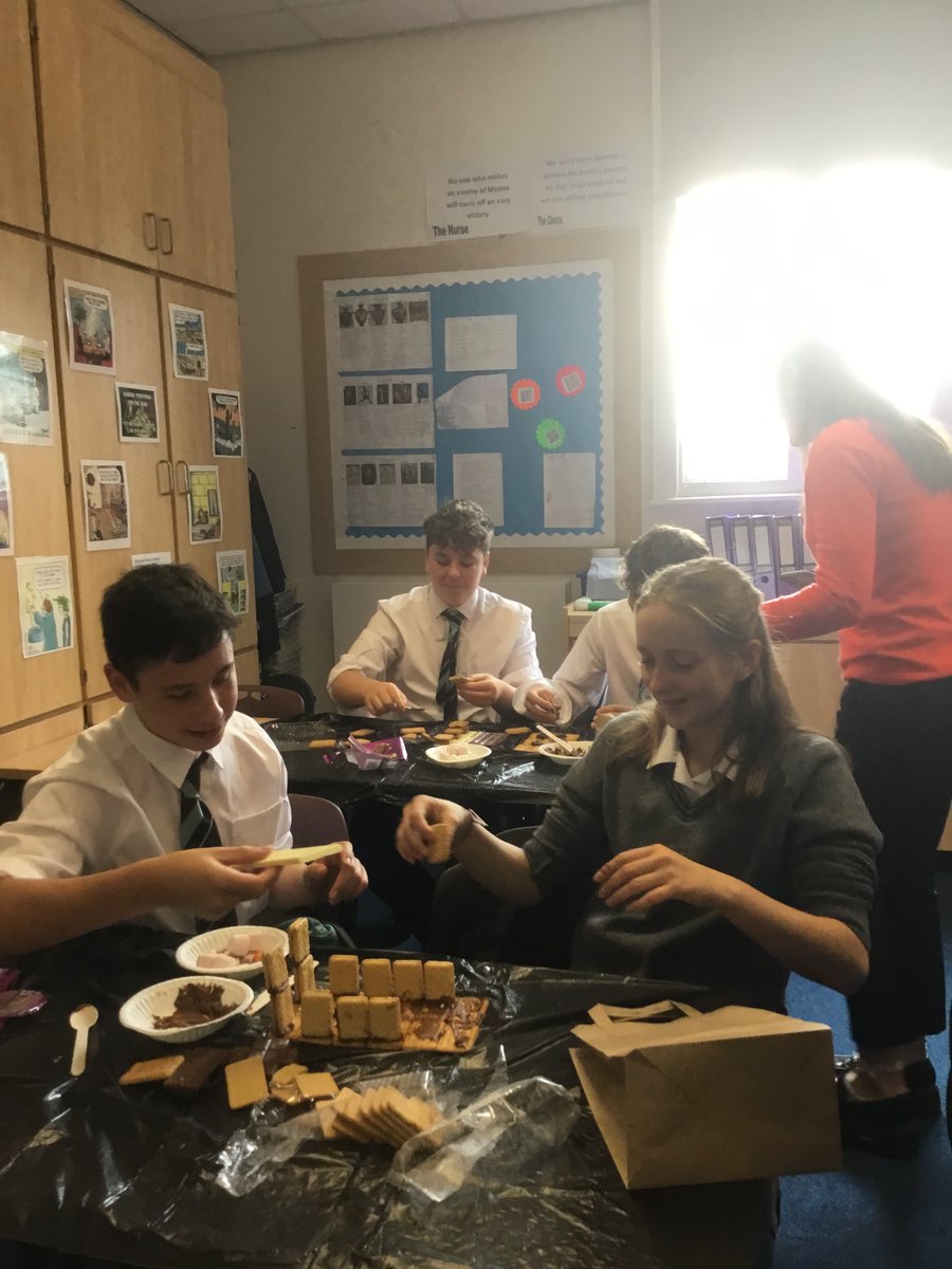 StPetersYork's tweet photo. The #StPetersClassics #StPetersThirdForm Challenge was a tasty affair this week with pupils creating realistic temples in just 20 minutes from assorted chocolates, sweets & biscuits. Aptly named Temple House were the victors!
https://t.co/nqa1fkodD1 #StPetersLearning https://t.co/XkwycK69U8