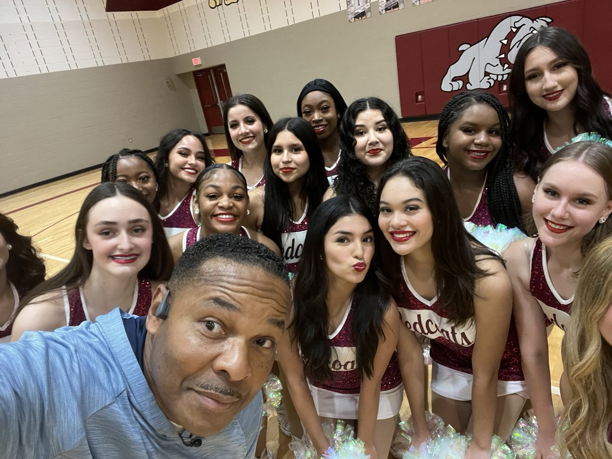 NateGriffFOX26's tweet photo. #FridayFootballFever @FOX26Houston @ghostofheights @HISDAthletics @HoustonISD @CoachDixon_63 Live from Heights HS. Here’s your spirit! https://t.co/N0zDCNr28i