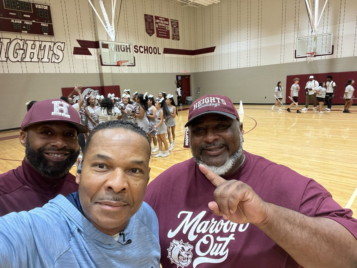 NateGriffFOX26's tweet photo. #FridayFootballFever @FOX26Houston @ghostofheights @HISDAthletics @HoustonISD @CoachDixon_63 Live from Heights HS. Here’s your spirit! https://t.co/N0zDCNr28i