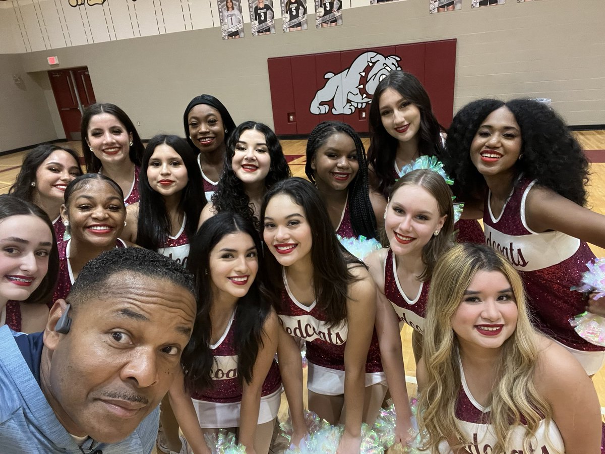 #FridayFootballFever <a href="/FOX26Houston/">FOX26Houston</a> <a href="/ghostofheights/">Heights High School</a> <a href="/HISDAthletics/">Houston ISD Athletics & UIL Academics</a> <a href="/HoustonISD/">Houston ISD</a> <a href="/CoachDixon_63/">Coach Stephen Dixon Sr., CAA</a> Live from Heights HS. Here’s your spirit!