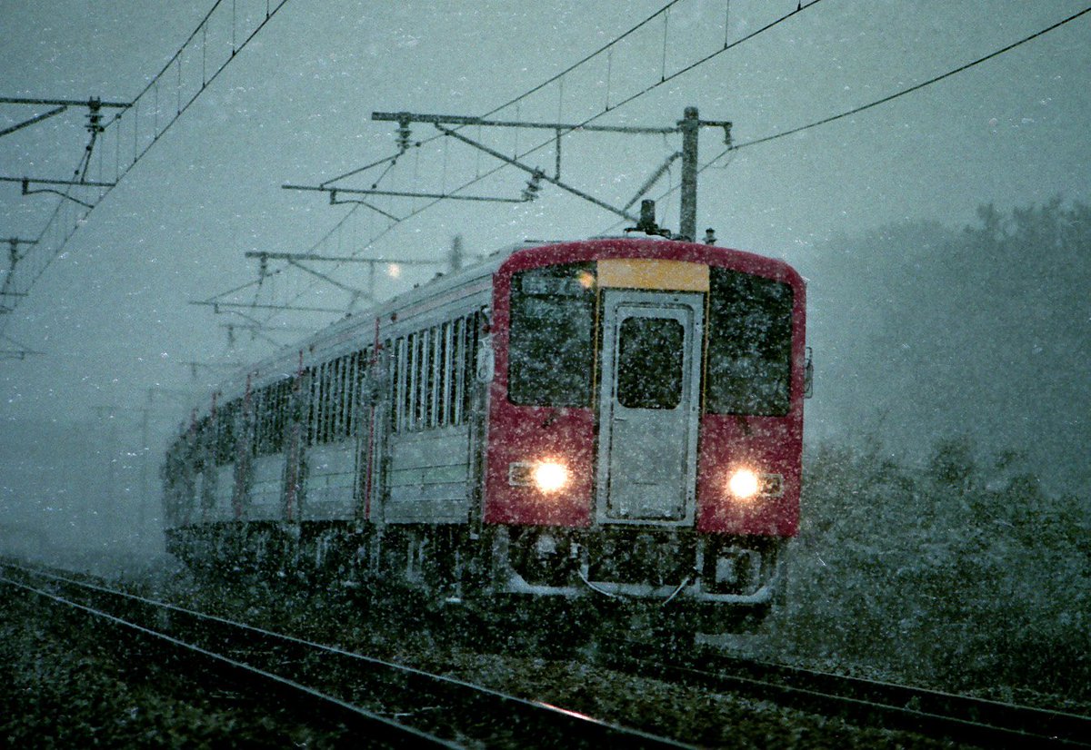 k_coupler's tweet photo. 懐かしのキハ120、8両編成の試運転。
1996年3月、泊-越中宮崎 https://t.co/tzEwVtbKQv