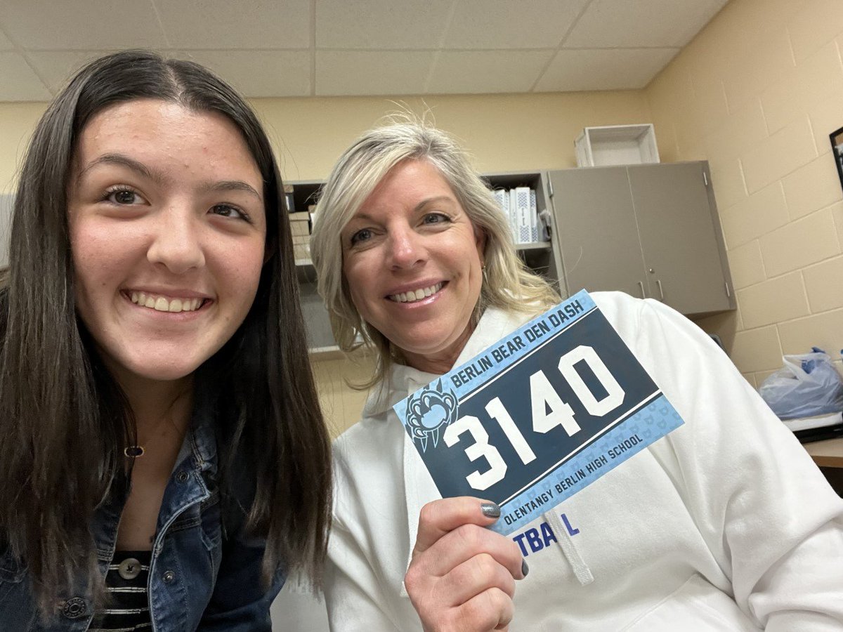 OBHS XC Runners showing  appreciation by writing notes on the back of a 3140 Race Bib &amp; inviting someone that's making a difference in their lives to the Bear Den Dash Oct 1st! #DoubleBlueFriday <a href="/Todd_spinner/">OlentangyBerlinBears</a> <a href="/ladybearsbbk/">Berlin Lady Bears Basketball</a> <a href="/OBHSWrestling/">Berlin Wrestling</a> <a href="/BerlinBearsAD/">Olentangy Berlin High School Athletic Dept</a> @MainObhs <a href="/moorescience174/">Luke Moore</a>