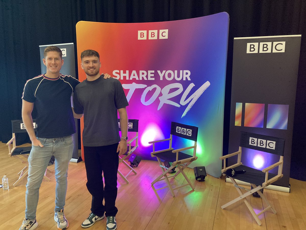 Popped to @carr_manor #Leeds earlier to find out about #shareyourstory #BBC100 with @RossFiddes + @mattydiver 📻 Hear more @BBCLeeds after 2pm