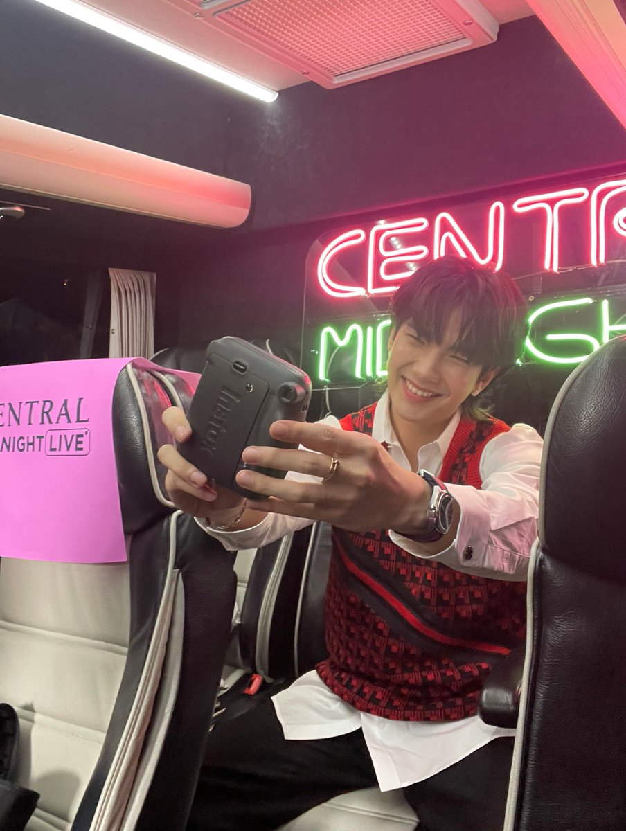 Centralnews's tweet image. แอดขอประเดิม #บะบิวไปเซ็นทรัลมิดไนท์เซล ด้วยความคิวต์ อ่ะ เริ่มเลอ....

#โปรมันดีไม่ต้องพูดเยอะ #CentralMidnightSale